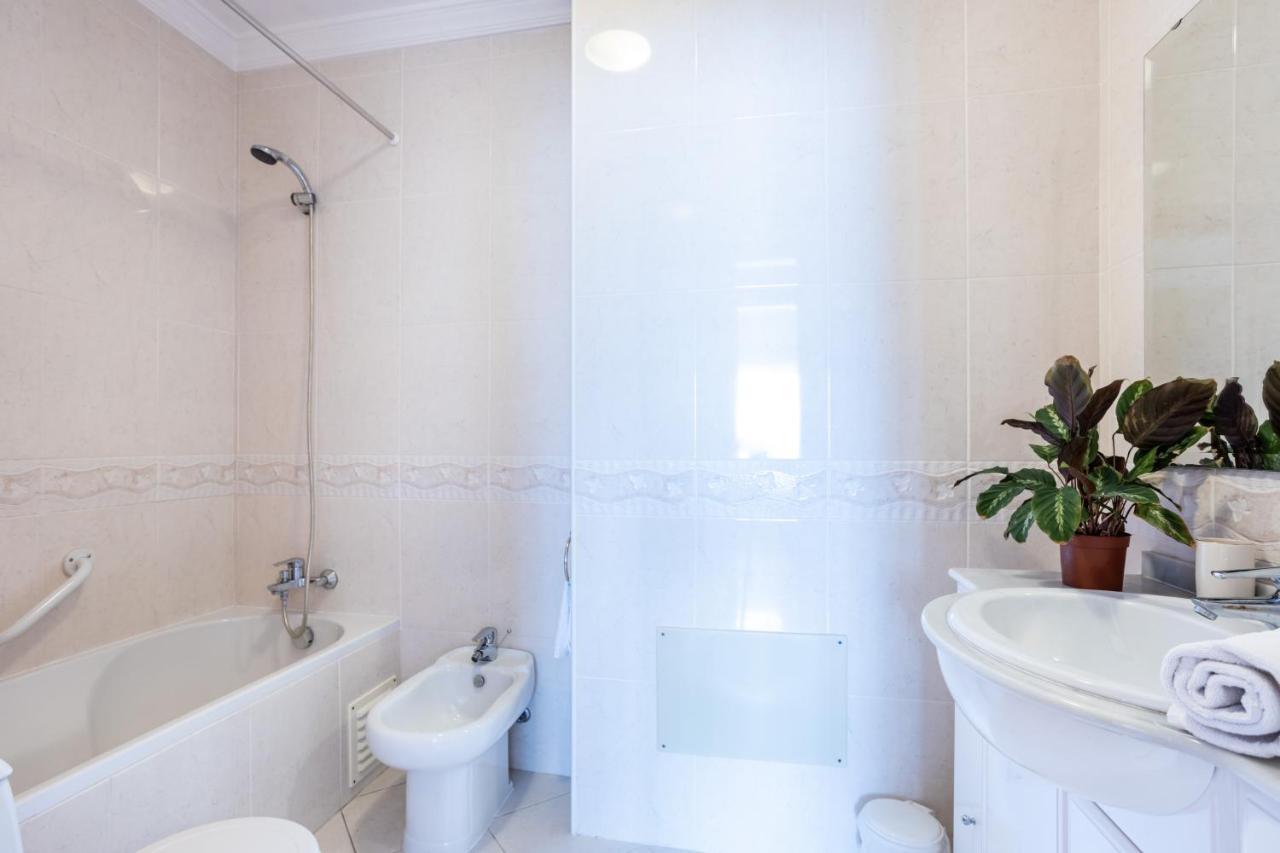 Top Floor Apartment With Great Views! Albufeira Exterior foto